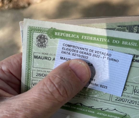 MauroAn59019770's tweet photo. Acabei de depositar meu voto no Botãozinho (URNA)
Eu fiz o que pude fazer p eleger #Simone15 assim como @rodrigogarcia_ Alea Jacta Est @freire_roberto https://t.co/ZHOtXEpyJ1
