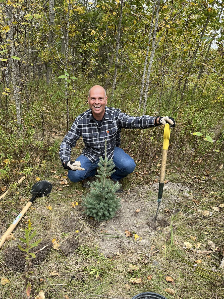 jamiewestndp's tweet photo. While tree planting at Junction Creek I had a great conversation with other volunteers about the importance of showing up.
Sudbury recently celebrated the planting of our 10 millionth tree. That wouldn’t be possible without volunteers showing up! https://t.co/lHkVA48Yks