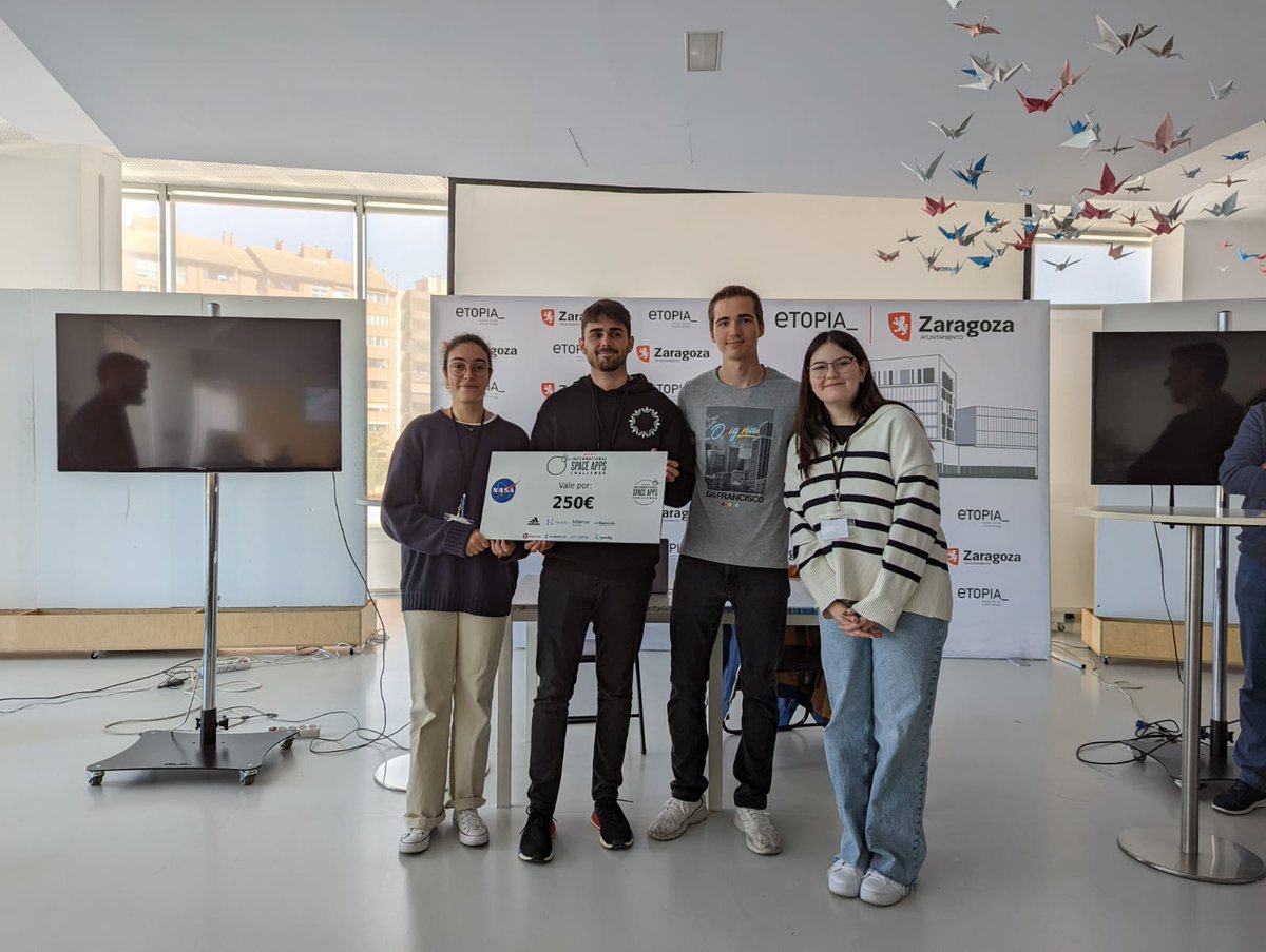 spaceappsZgz's tweet photo. Tenemos segundo premio!! 👏👏👏👏👏 #SpaceApps https://t.co/lve5UApqRT