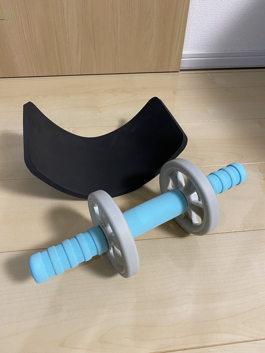 diy_knpp's tweet photo. PCパーツメーカーだと
勝手に思い込んでいました
最近
筋トレ・体づくりを考えており
ムキムキマッチョ💪を目指していませんが
健康維持のために頑張り始めました💡
腹筋ローラーをAmazonで購入🛼
これから毎日頑張ります😊
https://t.co/rj0QFG4Bw0
#elecom_pr #エレコム #ELECOM #badassceo https://t.co/5JD2qQPRSM