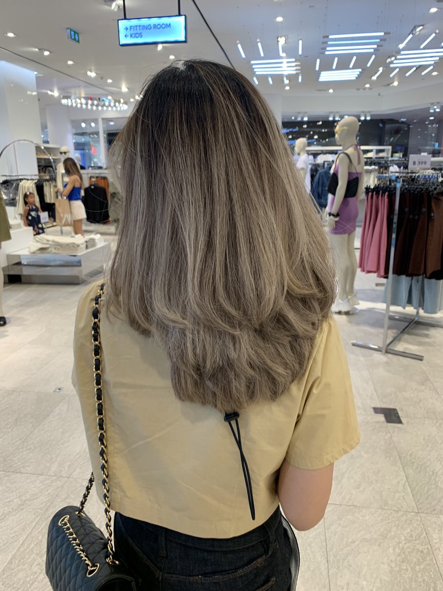 viwxx's tweet photo. 💇🏻‍♀️ ตัดผมกับช่างเกาหลี ในราคา 1000 บาท ไม่ต้องกลัวจะคุยกับช่างไม่รู้เรื่อง เก็บภาษามือกับกูเกิลทรานสเลทไว้ได้เลย เค้ามีล่ามให้ 

พิกัด 📍Aura Hair Studio สุขุมวิท 33
IG: https://t.co/QvsX7X7d6A https://t.co/4ykSM8YlbW
