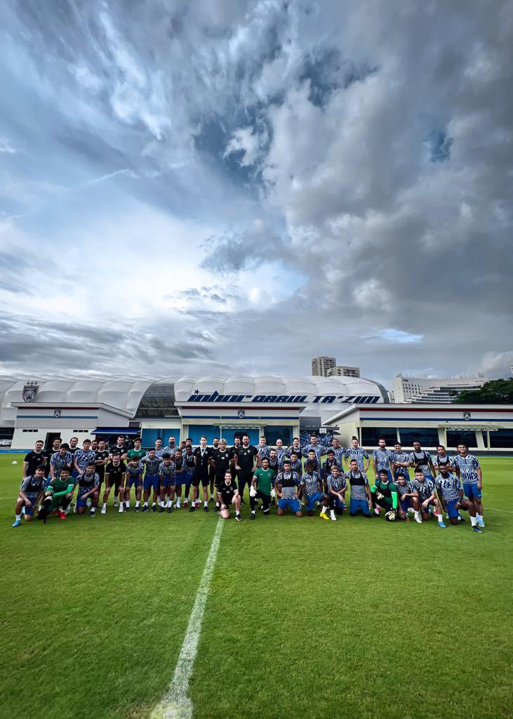 Forestieri45's tweet photo. 💙La Familia♥️ https://t.co/NzBE59JChe