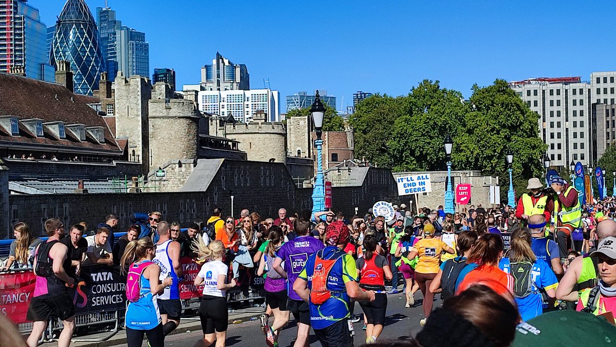 NeilRands's tweet photo. If you've never been to see @LondonMarathon you missed a spectacle. Pure positivity, unbelievable atmosphere & friends/family supporting loved ones & strangers raise millions (£100m+?) for wonderful charities.
And on this side of the fence, a bloody great pub crawl. #RollOnApril https://t.co/BFU5GGNQ6c