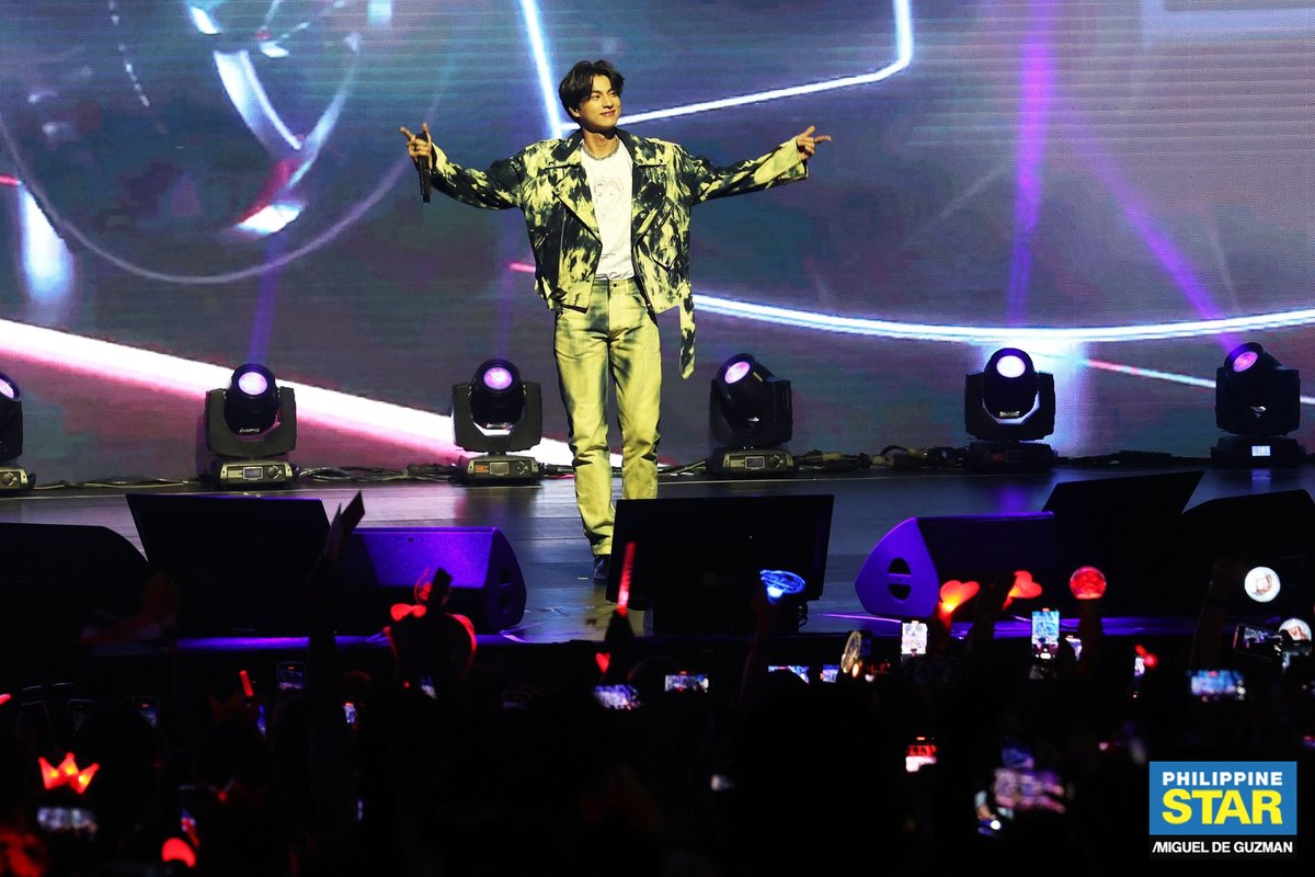 PhilippineStar's tweet photo. Thai actor Gulf Kanawut performs before his Filipino fans during his first fan meeting event at the New Frontier Theater in Cubao, Quezon City on Sunday. (Photos by Miguel de Guzman/The Philippine STAR) https://t.co/Ln3yaRfWfw