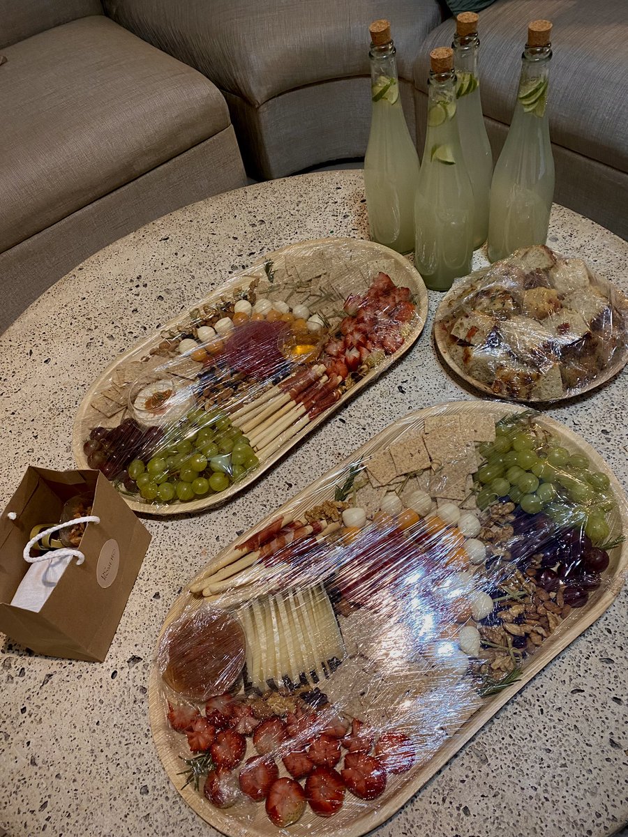 Deromeroec's tweet photo. Esta semana estuvo lleno de platters hermosos 🥹❤️‍🔥🌿 gracias por sus pedidos!!! https://t.co/KRnJyHllcO
