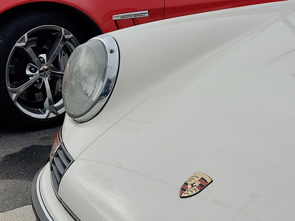 NoSpeedLimit_it's tweet photo. #saturdaydrive on #cloudysky ๐ง๐ฆ ... #biancaneve & friend #fuchswheels #aircooledporsche911 #porsche911classic #longhoodporsche911 #aircooledporsche911 #rearengine #boxerengine #flatsix #thereisnosubstitute #driveninstyle https://t.co/p2HQlzo3Iu