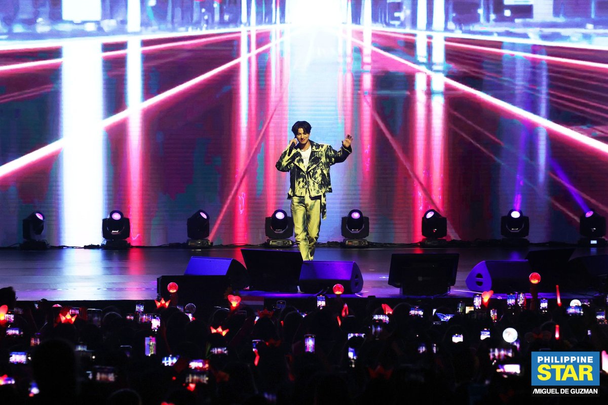 PhilippineStar's tweet photo. Thai actor Gulf Kanawut performs before his Filipino fans during his first fan meeting event at the New Frontier Theater in Cubao, Quezon City on Sunday. (Photos by Miguel de Guzman/The Philippine STAR) https://t.co/Ln3yaRfWfw