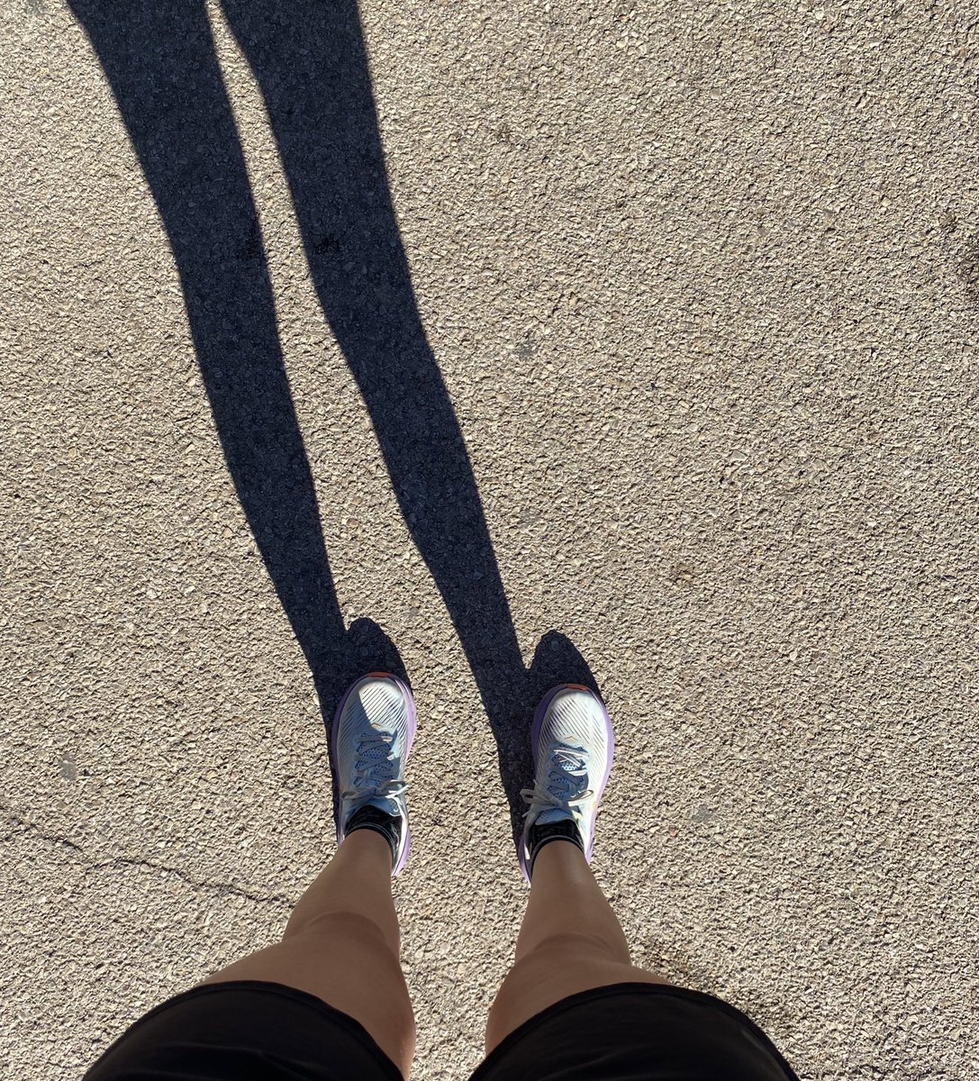 TeresaCadira's tweet photo. 9 setmanetes per a @maratonvalencia i seguim sumant km i esmorzars! 🏃🏻♀️🥖
Mitja marató de l'Alcúdia baixant de les dos hores? SI 💪🏻✅
Esmorzar per a no dinar? També 🙌🏻✅
El bombó encara del temps? Clar 🫶🏻✅
@CulturaAlmuerzo
#DonesRunner #DonesEsmorzadores
#Esmorzadorsal https://t.co/lA9CAoxLKD
