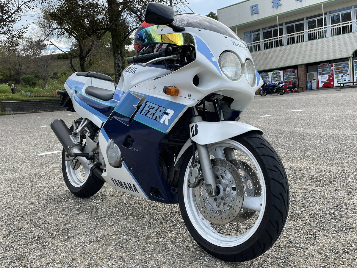 Titaro_Diary's tweet photo. Twitter初めてみました。TECH21カラーのR1やら、FZR250やら乗っています。よろしくお願い致します🙇‍♀️
#yamaha #yzfr1 #r1 #5vy
#fzr250 #3ln1 https://t.co/qdO8i8P5pe