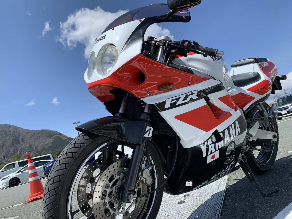 Titaro_Diary's tweet photo. Twitter初めてみました。TECH21カラーのR1やら、FZR250やら乗っています。よろしくお願い致します🙇‍♀️
#yamaha #yzfr1 #r1 #5vy
#fzr250 #3ln1 https://t.co/qdO8i8P5pe