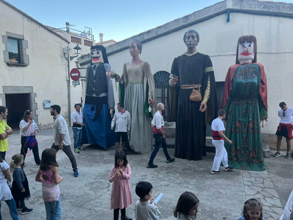 LFarrerons's tweet photo. Ahir i avui Festa de la Gent Gran #Dosrius @dosrius @JXCatDosrius https://t.co/j0WaPOWbZv