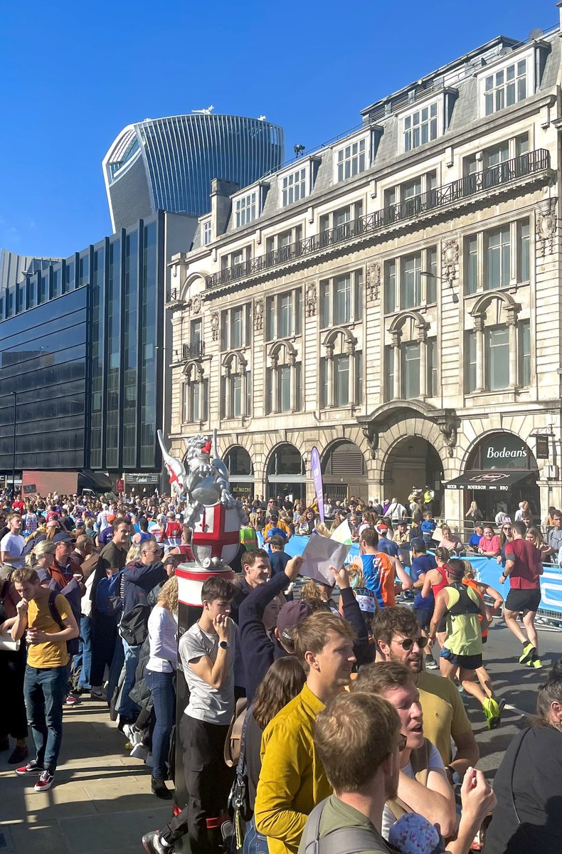 jasongroves's tweet photo. Great to see the #LondonMarathon at full flow and full support running through #TowerWard in @cityoflondon again. Congratulations to all the runners for getting this far. Not long to go now! https://t.co/60sBOxmelV