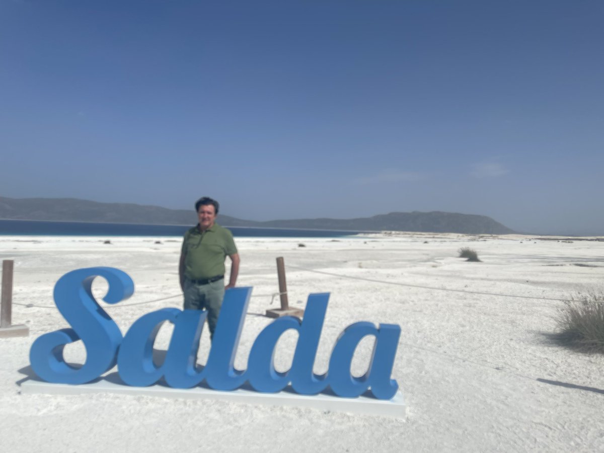 beymertip's tweet photo. @ertas20 @ATAISIK_ Salda çok güzel Bu resmi atan bilerek salda yı ülkeyi kötülemek istemiş Bir sürüde turist var 😍🌺 https://t.co/0bPJZFh62q