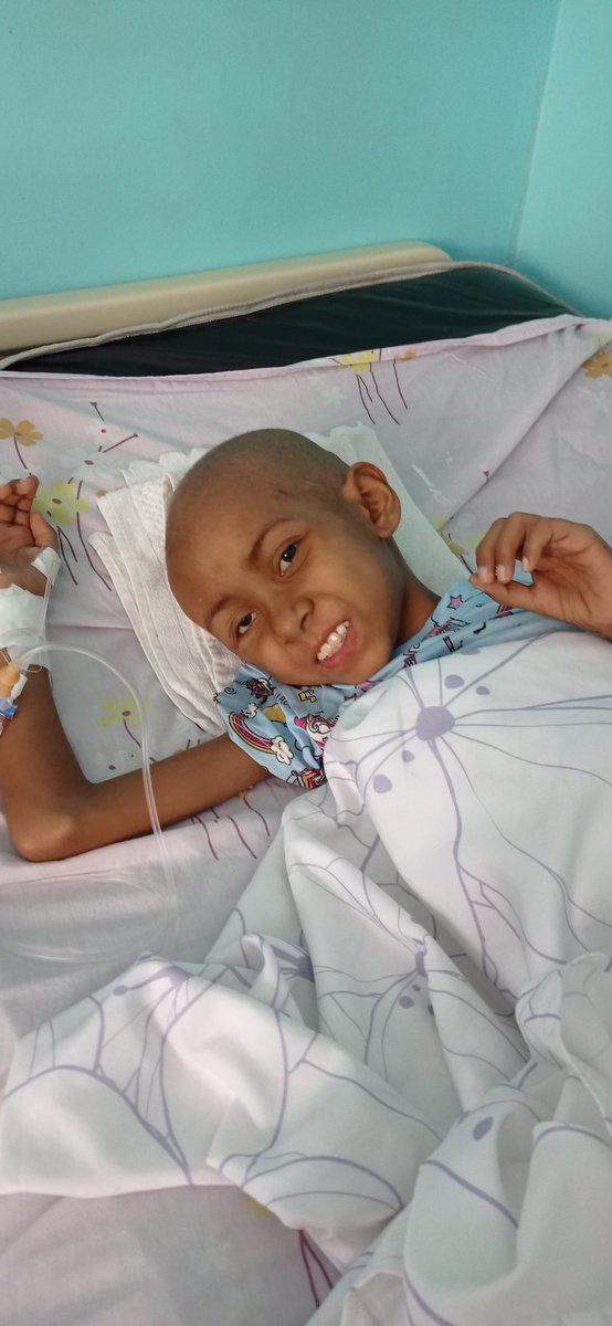 MamaLisVzla's tweet photo. Tenemos a Yesfrainny grave, amaneció convulsionando, van 5😥, y sí, es domingo, día de descanso, pero el cáncer no se sabe los días de la semana. Aquí estoy orando y pidiéndole a Dios misericordia, que se haga su voluntad 🙏🏾🎗️, y aceptando la misión que me puso, pero o sea💔❤️‍🩹 https://t.co/vz9sGKNw6i