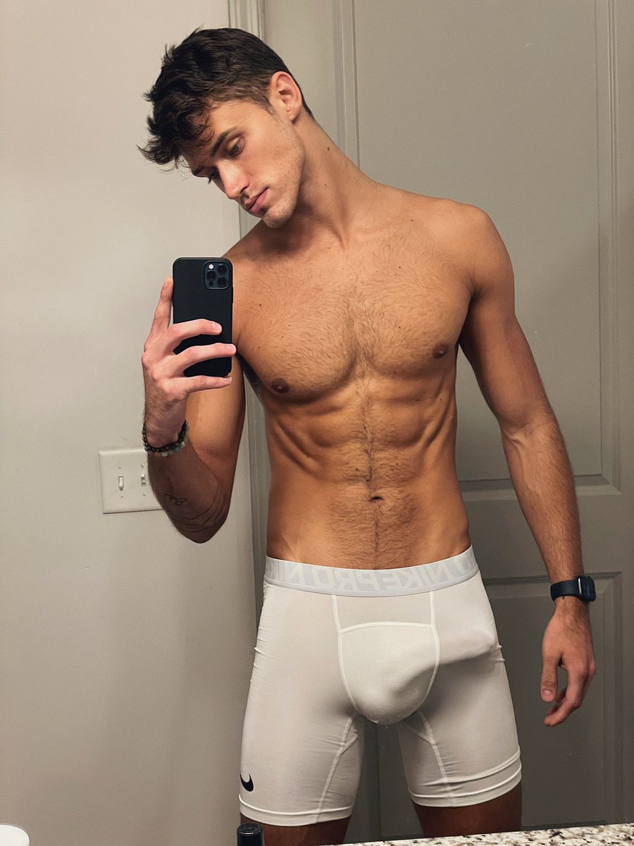 OfSolitarius's tweet photo. - ; 𝒍𝒐𝒐𝒌 𝒂𝒕 𝒉𝒊𝒎 https://t.co/pIagSqY1Oi