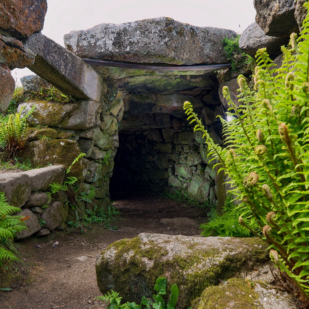 Savouring autumn with an outdoor adventure 🌿

This is a stone walled underground passage known as a fogou In the heart of Carn Euny. This mysterious type of Iron Age monument is found only in the far west of Cornwall.

📍Carn Euny Ancient Village, Cornwall