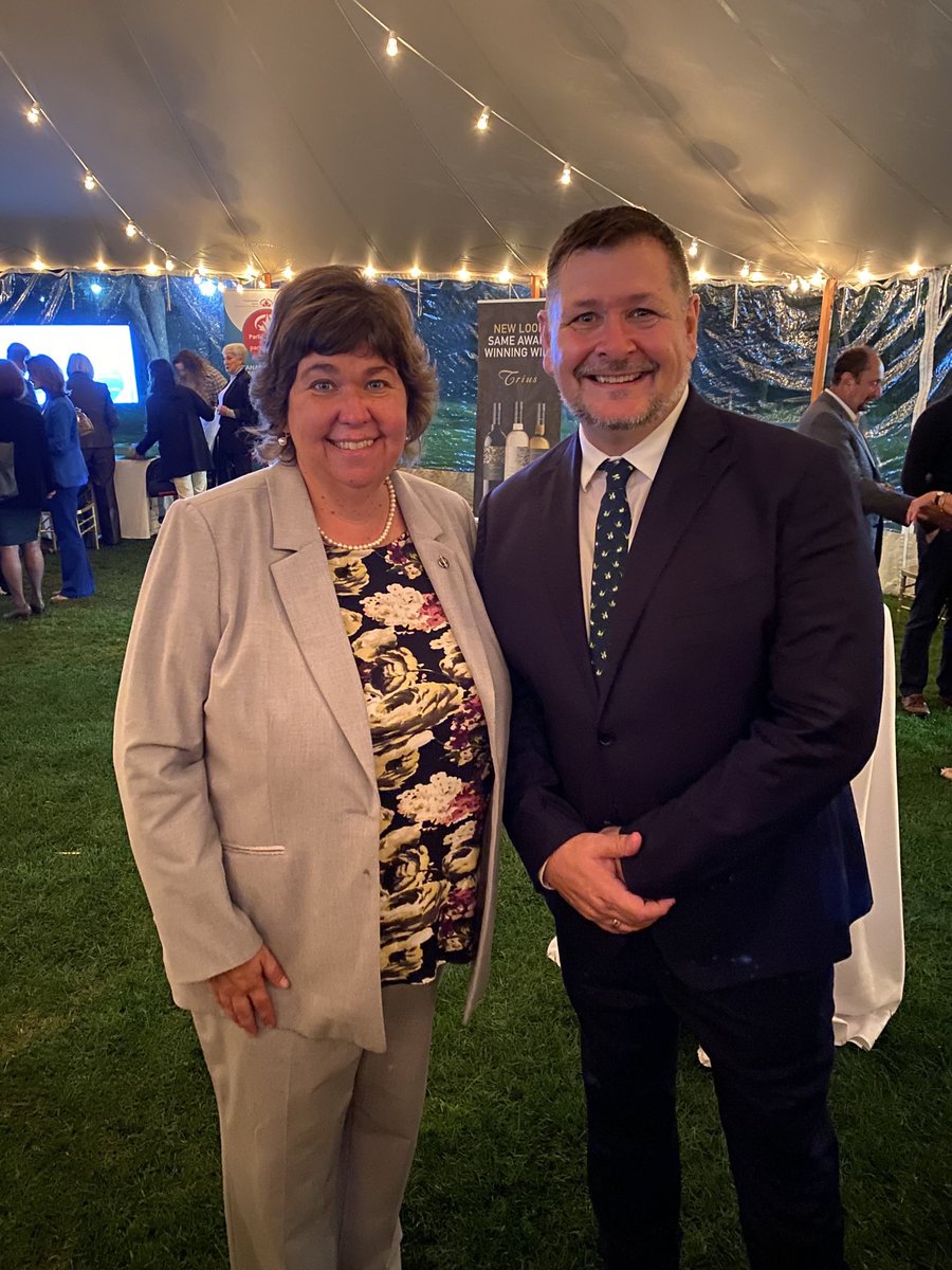 anitavandenbeld's tweet photo. Last week I attended “Do it for Democracy” hosted by @parlcent. It was wonderful to see so many ambassadors, current and former parliamentarians, former colleagues and sponsors. And a well deserved recognition of @BobRae48. Democracy promotion is more vital now than ever. #Di4D https://t.co/ovSjzRnu2n