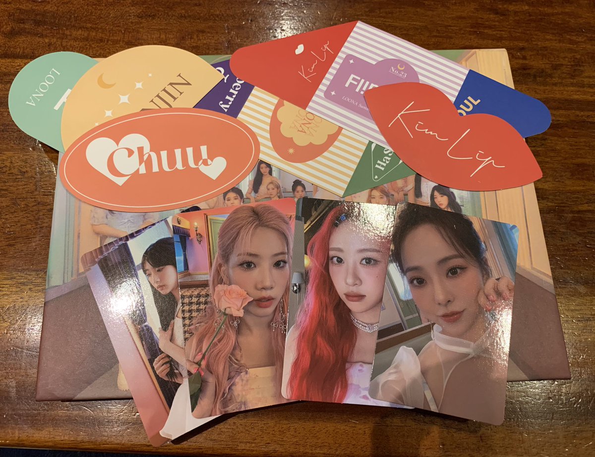 wizoncebitcart's tweet photo. bumili ako sa bazaar stall trip trip ko lang tapos NAKA-PULL AKO NG KIM LIP MANLILIGAW ANG SAYA NAMAN https://t.co/k2iVC63aZW