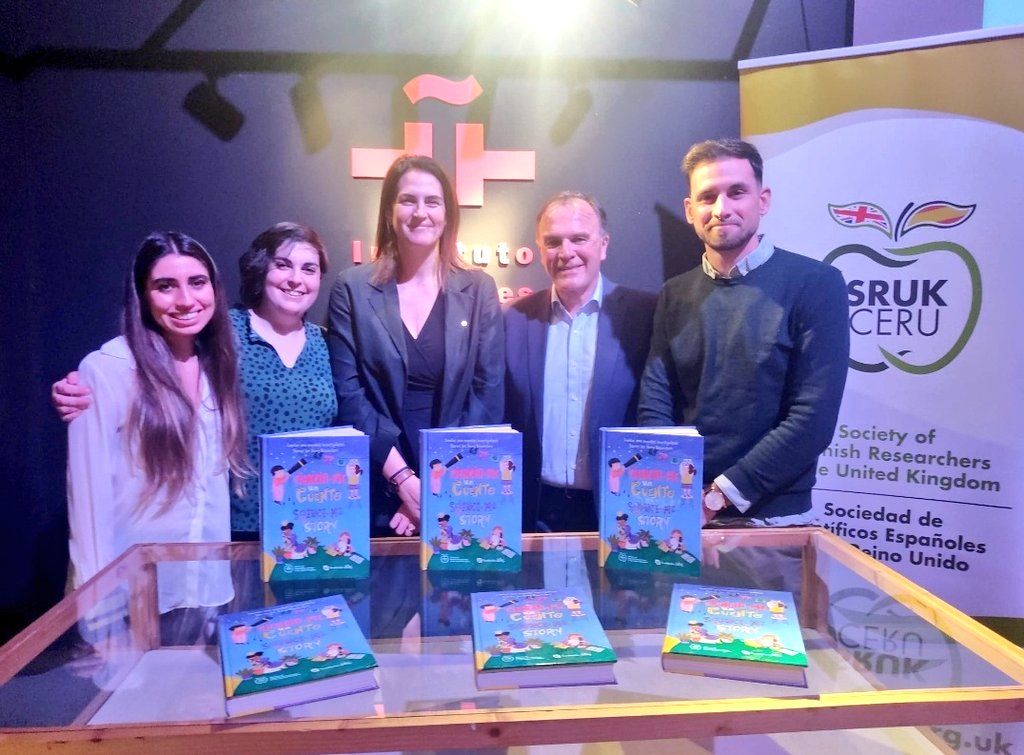ComunidadCeru's tweet photo. @Alero_MA @martidp4 @MariafrEVs @ELunaDiez @Sara_Priego_89 @laura_castanar Besides the Midlands events, many of our members participated in the #10Anniversary activities. We supported the #Sciencemeastory presentation in Manchester, where we met Laura García Alfaya, the Consul General @CGEspManchester and Pedro Eusebio Cuesta, Director of @ICManchester https://t.co/F6bloqPMGa