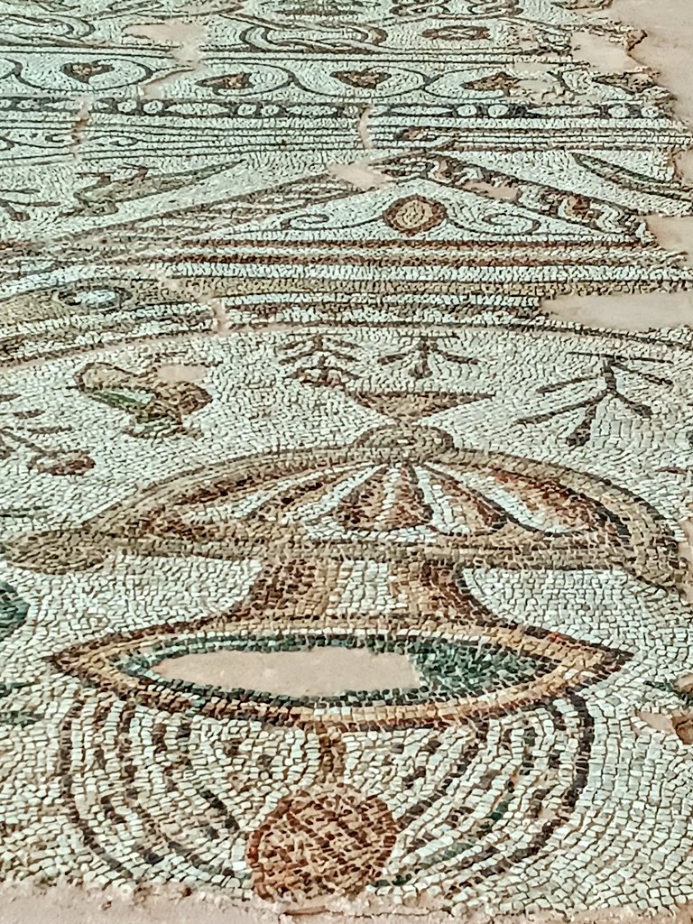 VagaBobTravel's tweet photo. The magnificent floor #mosaics of the c.4th century Bishop's Basilica of #Philippopolis 📜
📍current day #Plovdiv #Bulgaria
.
#ExploreDiscoverExperience
#ExperientialTravel #wanderlust https://t.co/oL7hlgdpH0