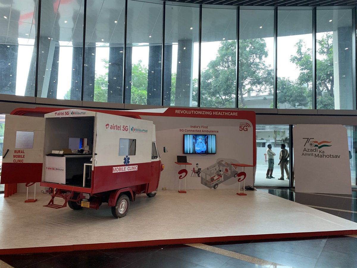 Yamini_L's tweet photo. @DrYagnambhatla @mayankagra78 @malpani @ambupod Dr @lavanian @airtelindia #AmbuPod #airtel5g #mobileClinicAndAmbulance #ruralhealthcare #primaryhealthcare https://t.co/a3FvH8ECzZ