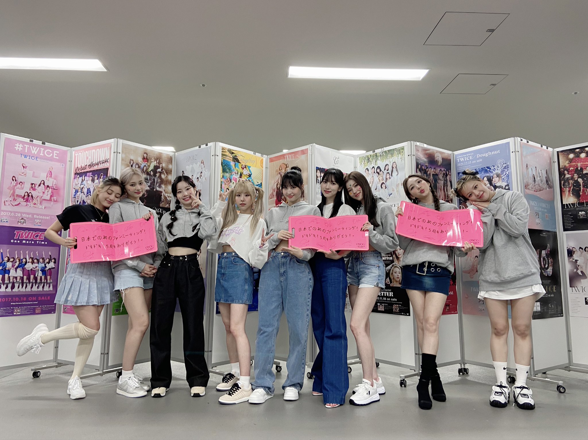 TWICE ONCEDAY マンツーマン 【M】 TWICE ONCE DAY マンツーマン Mサイズ