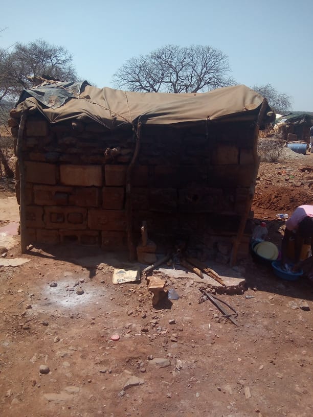 Mahlabangadli's tweet photo. Citizens of Zimbabwe let's fund rural ,we don't need a lot from one person,a little from all of us is a lot...CCC let's show everyone we have the people #MatobonInsizaelections #220ctoberMatobodecides https://t.co/pucMNJ5jNe