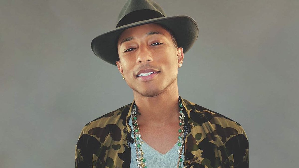 vminiecats's tweet photo. — En una ocasión le preguntaron al rapero y productor Pharrell Williams sobre una posible colaboración con BTS y el respondió: “👀”. Ahora recientemente de acuerdo con las historias en Instagram de #RM, Pharrell le envió un regalo. 
Le envió la nueva línea de su marca Humanrace + https://t.co/LaEunfeubS