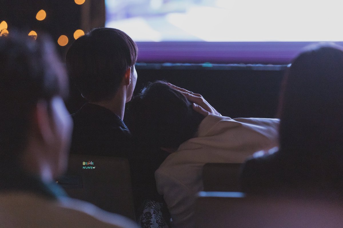 TTeerayas's tweet photo. เขารักกันมากนะ อีกคนอยากจะไปดูแลอยากจะไปหา อีกคนอยู่ตัวคนเดียวอาการก็ไม่ค่อยดีแต่ก็ไม่อยากให้อีกคนต้องมาติดไข้ไปด้วย
ที่บอกว่า ไม่ให้ลำบากหรอก เขาก็ทำตามสิ่งที่เขาพูดไว้
 มันเป็นความรู้สึกที่คิดถึงมาก แต่ก็ไม่อยากให้คนที่เรารักมาลำบากด้วย ถ้าจะลำบากขอเป็นฉันคนเดียวก็พอ... https://t.co/IvUOFQDs6j