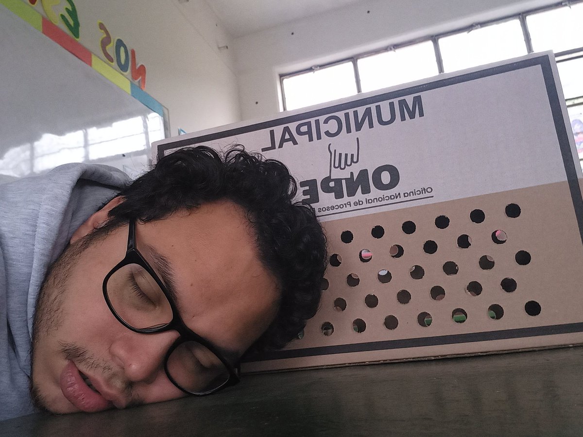 roldanosky_'s tweet photo. La puntualidad y el compromiso en una sola foto 🤣#EleccionesMunicipales2022 @alonso_diar https://t.co/dL1gbrA1fL