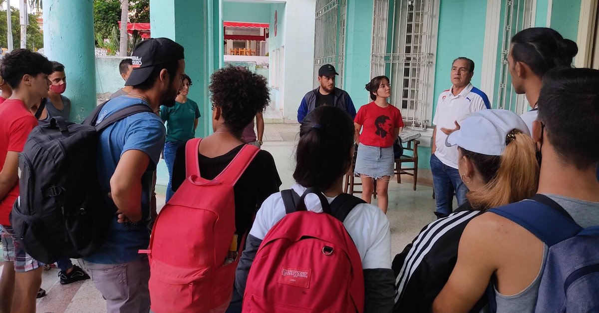 #Hoy desde la casa de la <a href="/FeuCuba/">FEU de Cuba</a>, jóvenes procedentes de las distintas facultades y universidades de #Cuba parten con destino a #PinardelRío💚 "a echar las dos manos si hace falta"🤝

#CubaSeRecupera ☀️
