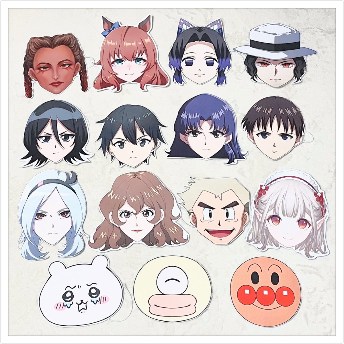 以前配信で触れていただいた際に次は著作権配慮のため手描きにします。という様なことを言ったので有言実行しました!😄👍✨
作って持っていったら皆ノリノリでつけて写真撮って下さったので嬉しかったです...!!
 #えるえるあのね 