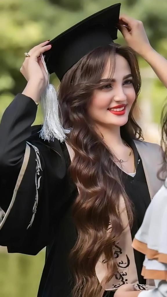 تخرجت ولله الحمد وحصلت ع شهاده البكالوريوس في التاريخ 🎓🎓مثابرتك سر نجاحك اصرارك سر تفوقك وصبرك سر تميزك اهدي تخرجي الئ أبي وأمي واخوتي 🎓😊