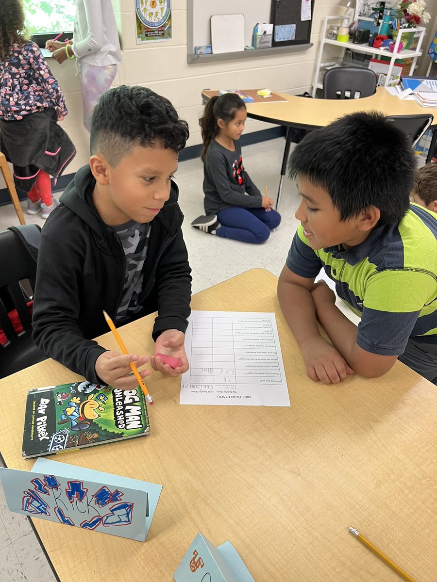 MsErath_LAES's tweet photo. Last week we met with our 5th grade reading buddies from Ms. Leace’s class! @LAES_MsLeace https://t.co/Avgv4dcVrE