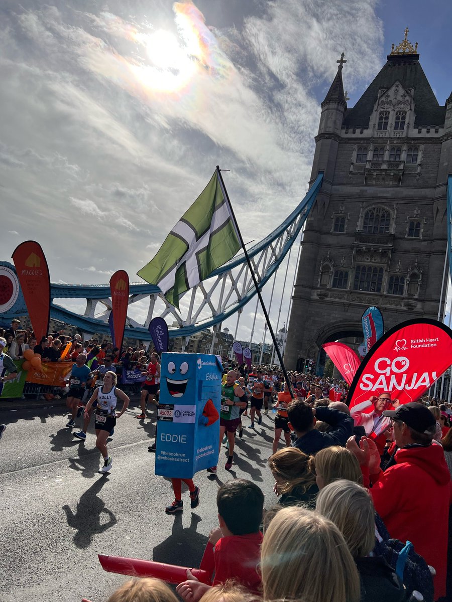 ExBooksDirect's tweet photo. Although he's still smiling, Eddie is having a tough time right now in #LondonMarathon - please give as much support as you can to him to help him keep going for @ICR_London #WeRunTogether #thebookrun https://t.co/eRJGwqDZ37