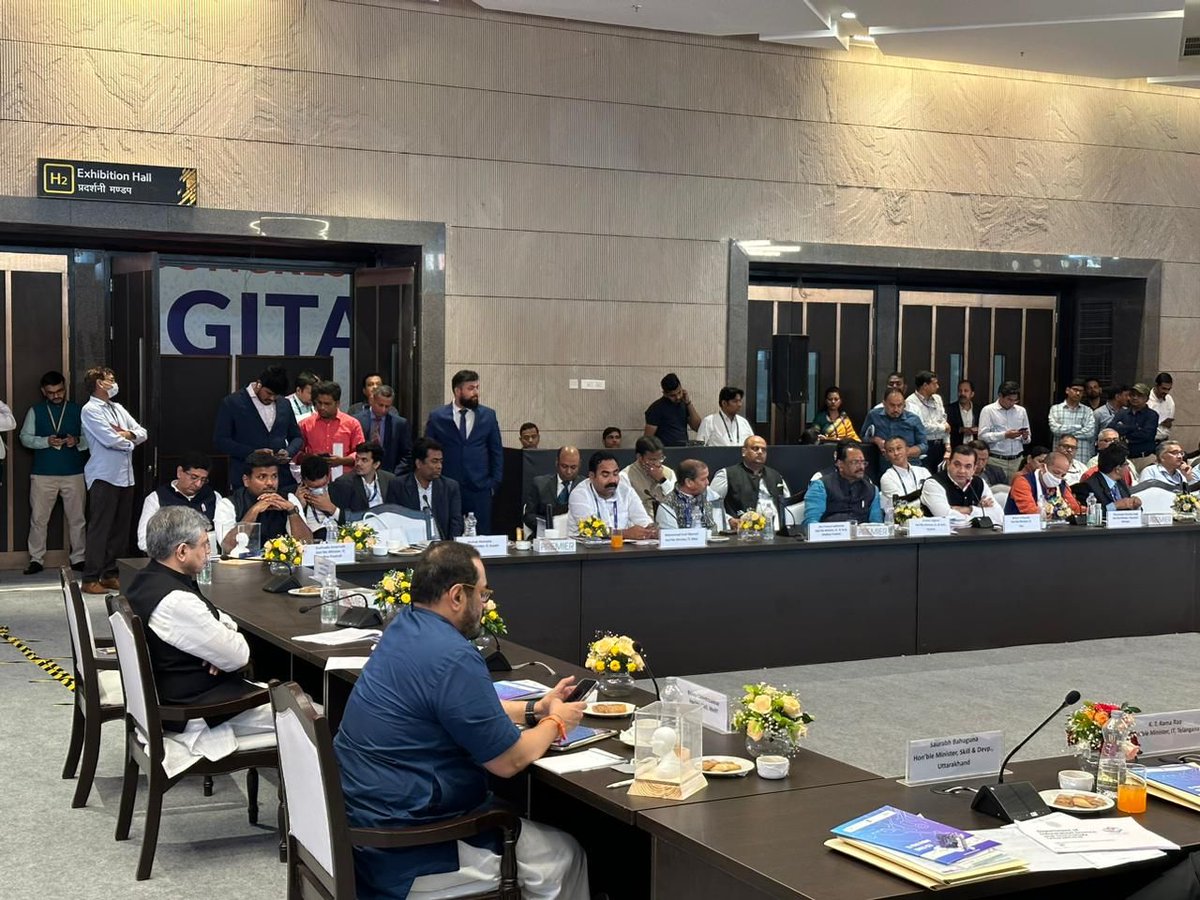 RohanKhaunte's tweet photo. At Digital India Conference of State IT Minister’s. Solicited Central support with Shri @AshwiniVaishnaw Ji, Hon’ ble Minister for Communications, Electronics &amp; IT, GOI in raising standards of Infrastructure &amp; Connect to Make Goa a Knowledge Destination. Plans for #WorkationGoa https://t.co/k9xRt1rGlz