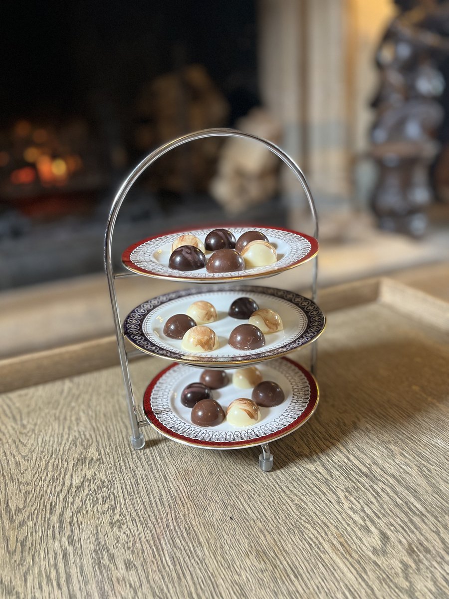 WaterfordCastle's tweet photo. Our delicious handmade chocolates, prepared by the skilled pastry team here at Waterford Castle, are in the final stages of taste testing as we prepare for the festive season.
Coffee & Pecan, Blueberry & Pepper, Lemon Jam✨
#waterfordcastle #handmadechocolates #festivetreats https://t.co/5sJub4A0GW