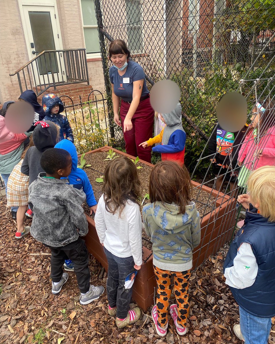 PeabodyLibrary1's tweet photo. @FoodPrintsDC is back at Peabody! PreK &amp; K Ss tasted &amp; tallied their favorite of 3 varieties of farm-fresh apples &amp; toured the edible gardens. K Ss also drew pictures of their fav fruits &amp; veggies &amp; practiced their cutting skills! Thx @CHCSPTA and @FoodPrintsCHCS !! https://t.co/xmR7qnIq2l