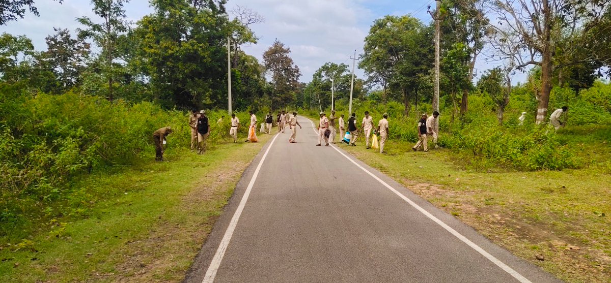 nagaraholetr's tweet photo. #CleanEarthGreenEarth
On the occasion of 68th Wildlife Week ,Plasting Cleaning drive was organised in different ranges of #NTR
"Recovering key species for ecosystem restoration"
@aranya_kfd
@ntca_india
@moefcc
@harshaifs https://t.co/tJYGCBNHtI