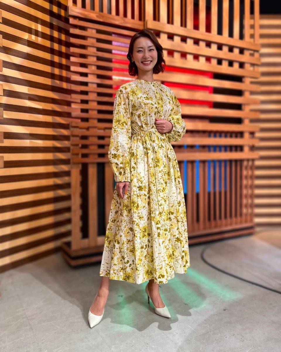 RisaKato's tweet photo. 今回の本間アナの衣装は

#MilaOwen の
ウォッシャブルスタンドカラー袖ボリュームワンピース

@osewaya の
#limitednumber というブランドの
グレインマグネットカフ

でした。
本間アナは黄色が似合う！

https://t.co/UuSaCJGPI0

https://t.co/FP16a6VQMl https://t.co/uWHV4NRV9n
