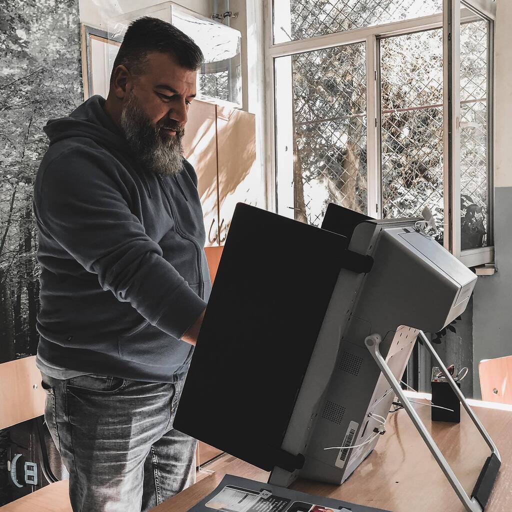 ludmil's tweet photo. Vox populi
.
.
.
#beardaddict #instasofia #instabulgaria #igbulgaria #discoverbulgaria #beardsofig #podcaster #beautifulbeard #beardforlife #bigbeard #beardcrew #beardguy #beardpower #preacher #christlike #vscobulgaria #bulgarian #българия #bikerlifestyl… https://t.co/7DEnbNdeMQ https://t.co/EcGsnJWnWD