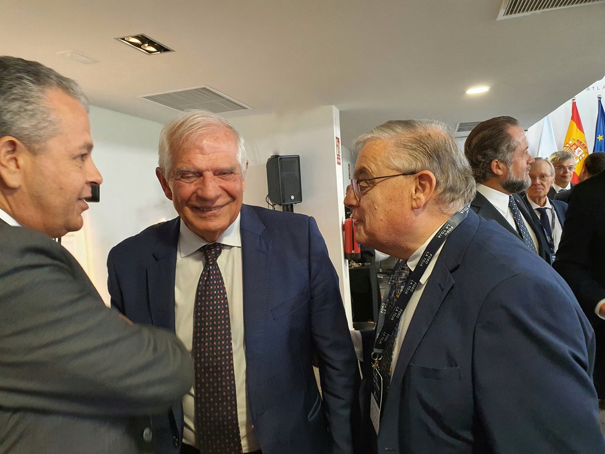 AlbrtoBarciela's tweet photo. Con Josep Borrell, Alto Representante, jefe de la diplomacia europea, ministro de Asuntos Exteriores de la Unión,
y otros invitados al IV Foro La Toja, celebrado en la Isla de A #Toxa, O #Grove,
#Pontevedra
#ForoLaToja
#EU #Galicia #Redondela, #Chapela #politica https://t.co/tQfAfyc2wF