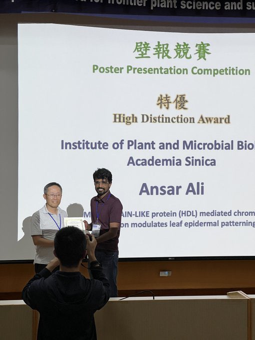 Ansar_IPMB's tweet photo. I am very pleased to announce that I have been awarded at 2022 post pandemic era for frontier plant science and sustainable agriculture by TSPB.
1.High Distinction Award in poster presentation 2.Honorable mention in 3 minutes lighting talk 3. Gold award for my confocal image. https://t.co/u2eAkV8mXX