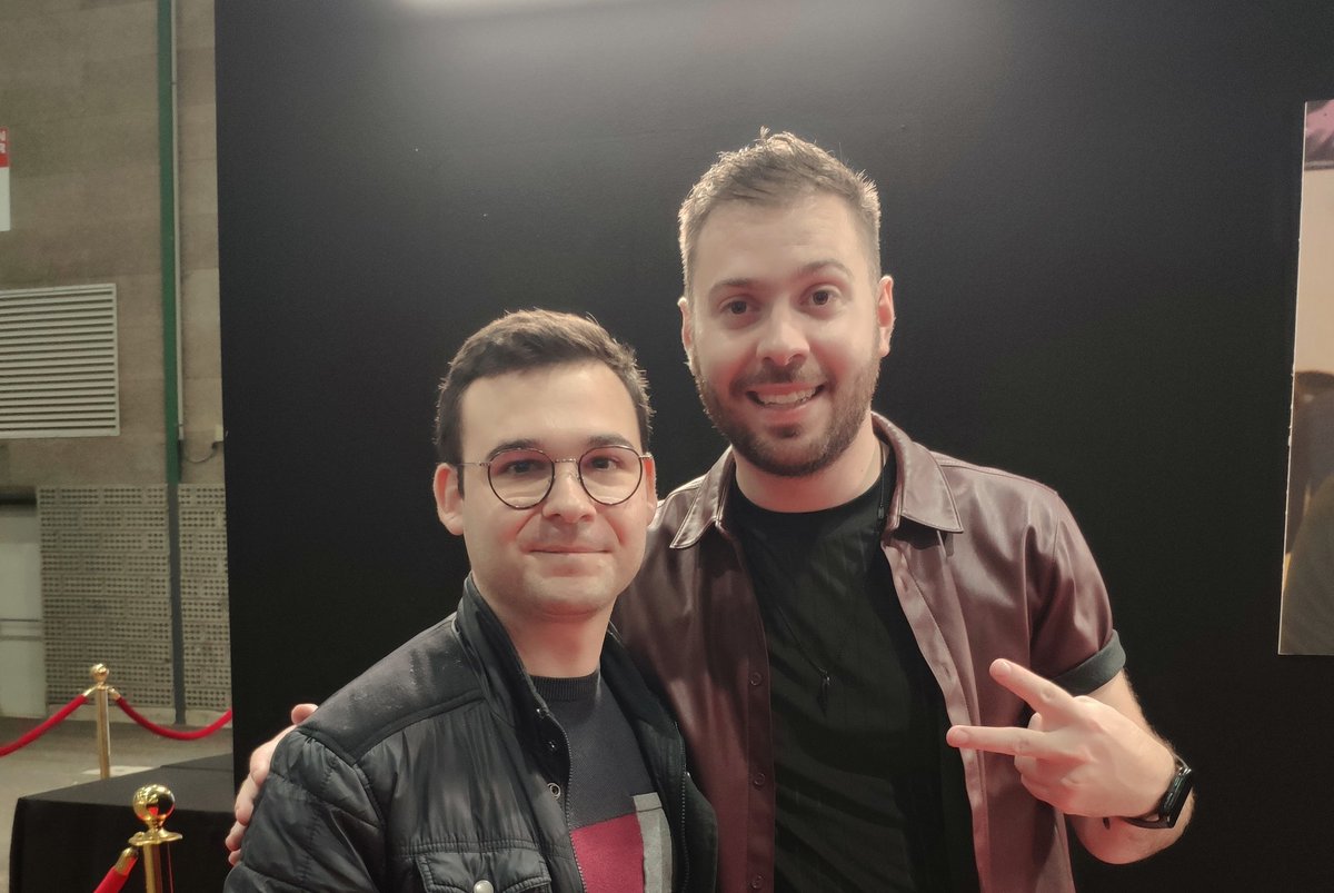 Dionyfan's tweet photo. Merci beaucoup NT. Trop heureux de t'avoir rencontré. Un peu ému même. 
@Newtiteuf https://t.co/nIRFHpNIQx
