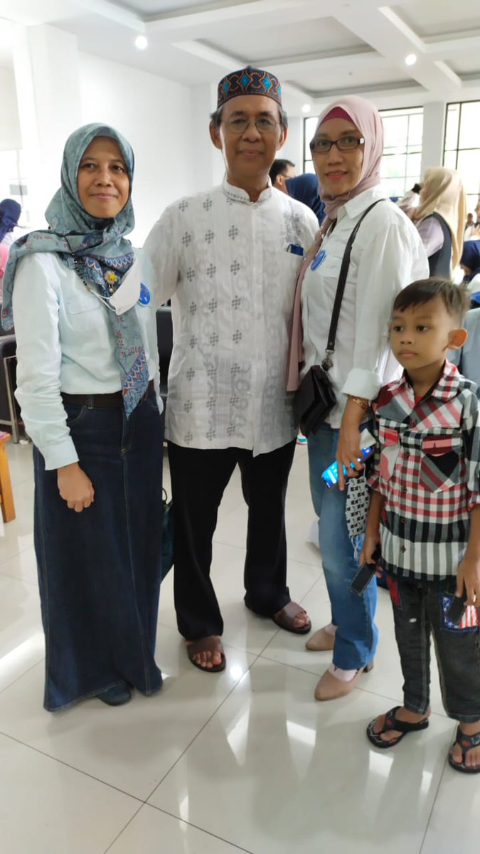 februari_73's tweet photo. Guru paling ganteng di smp https://t.co/hcmZua2h07