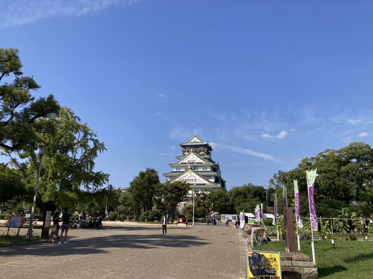 _1_o_clock_'s tweet photo. ジンベエザメ凄かった
大阪城は天守閣やり桜門に惹かれるものがあったな
夜ご飯は客層が中国人8:日本人2みたいな店 https://t.co/QLBMXTsj6f