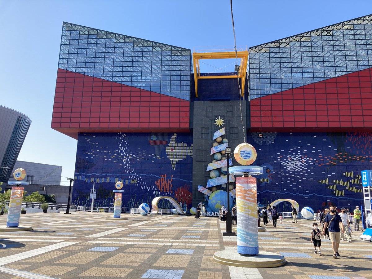 _1_o_clock_'s tweet photo. ジンベエザメ凄かった
大阪城は天守閣やり桜門に惹かれるものがあったな
夜ご飯は客層が中国人8:日本人2みたいな店 https://t.co/QLBMXTsj6f