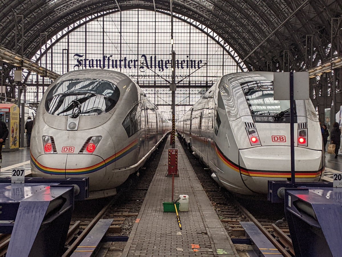 Gay-Pride-ICE und Straight-Pride-ICE