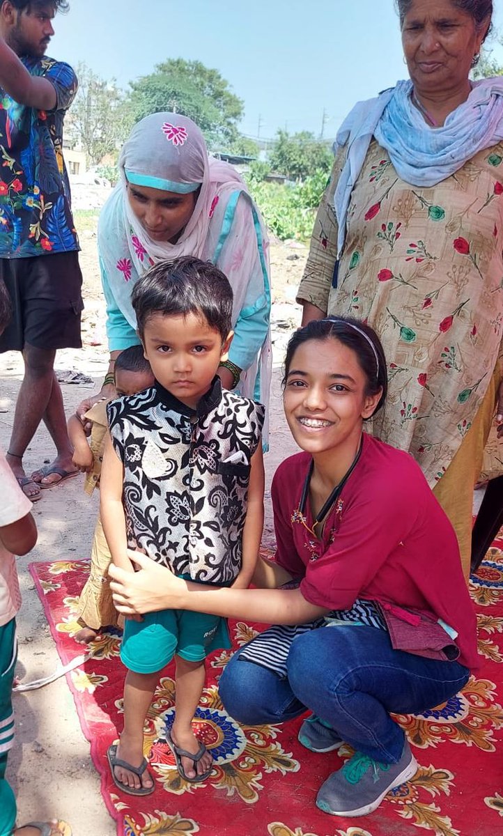 drsumitdubey's tweet photo. Preparation for Navratra and Diwali..
We all are dressed up to celebrate 💥.
Cloth distribution drive by @HasnaaNGO team at Faridabad .
#DaanUtsav #HasnaaFoundation https://t.co/sbmIbKaXV9