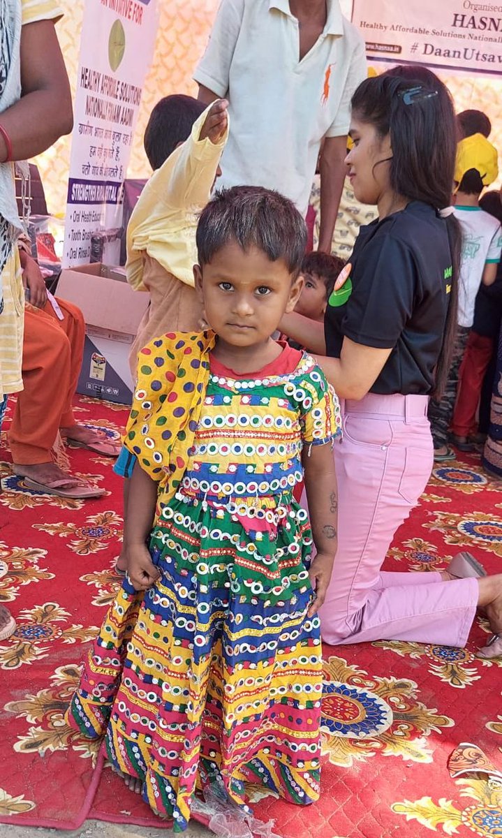 drsumitdubey's tweet photo. Preparation for Navratra and Diwali..
We all are dressed up to celebrate 💥.
Cloth distribution drive by @HasnaaNGO team at Faridabad .
#DaanUtsav #HasnaaFoundation https://t.co/sbmIbKaXV9